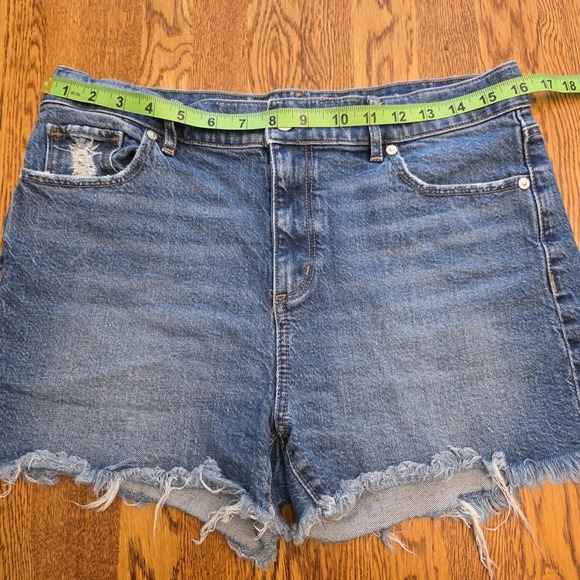 Loft Size 6 - 28 Womens Cut Off Jean Shorts Medium Wash Denim - Picture 2 of 9